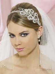 Y mira el perfil de esta chica http://www.bodas.net/isabel-bernal-alvarez--u27050 se casó con el mismo modelo de vestido, y me encanta lo que llevaba en el ... - cfb_100418